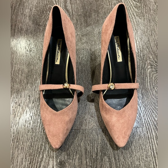 Pump shoes . Heeled shoes . - Picture 2 of 9